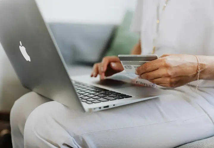 Wybór Platformy E-commerce: WordPress, Shopify czy Inna?