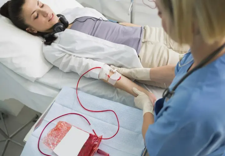Skutki uboczne transfuzji krwi – jakie ryzyka mogą Cię zaskoczyć?