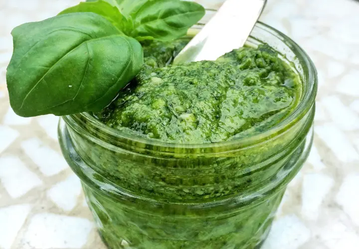 Czy można zamrozić pesto? Sprawdź, jak to zrobić bez strat jakości