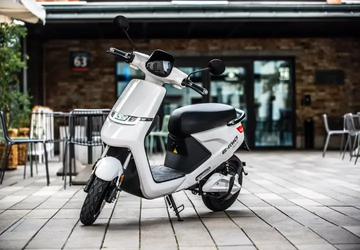 Skuter czy motorower? Zaskakujące różnice, które musisz znać