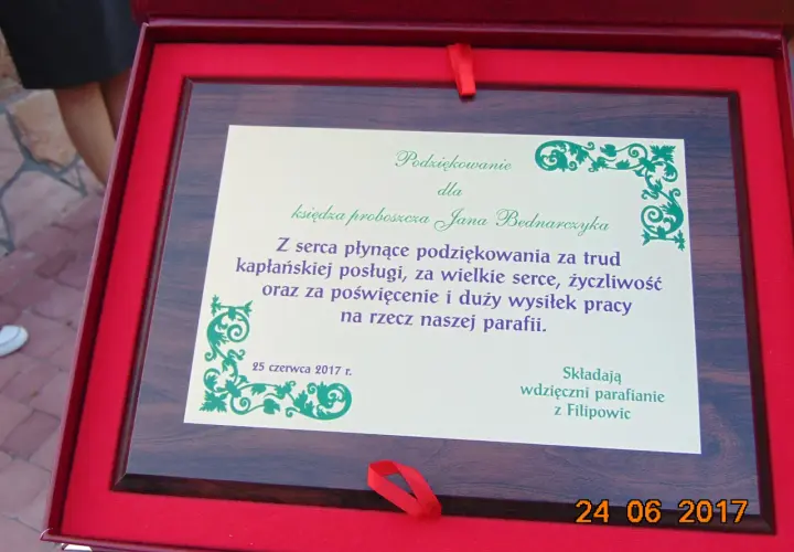 Jak pięknie pożegnać księdza z parafii? Poznaj gotowe przykłady przemówień