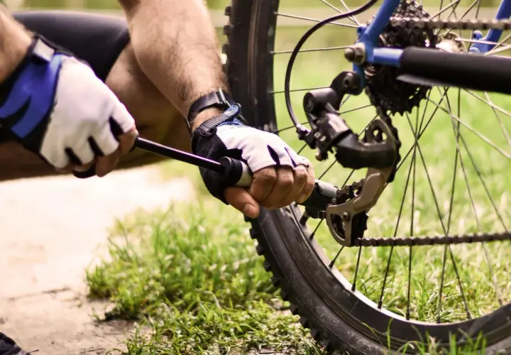 Jak napompować rower prawidłowo: poradnik dla początkujących rowerzystów