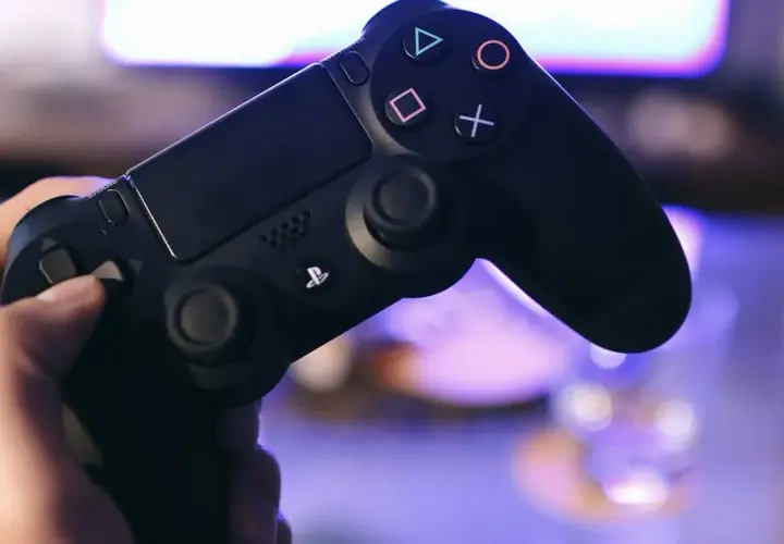 Co warto kupić dla gracza i jakie akcesoria wybrać spośród gadżetów do PS4?