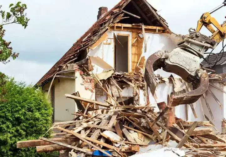 Koszt wyburzenia domu - cennik i rozbiórka budynku