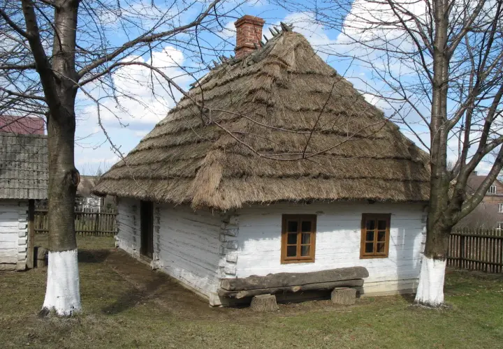 Skansen w Markowej: Odkryj fascynującą historię i tradycje wsi