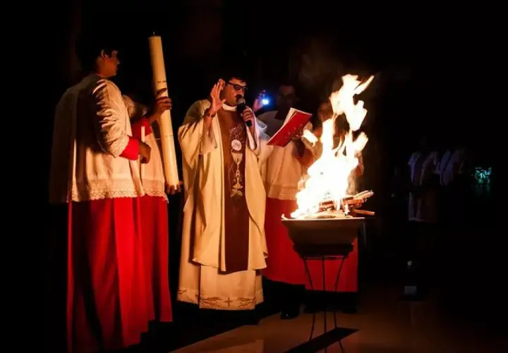 Co oznaczają symbole na paschale? Odkryj ich głębokie znaczenie