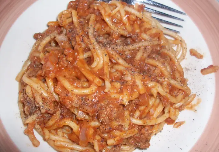 Spaghetti z chili i czosnkiem – prosty przepis na smakowite danie