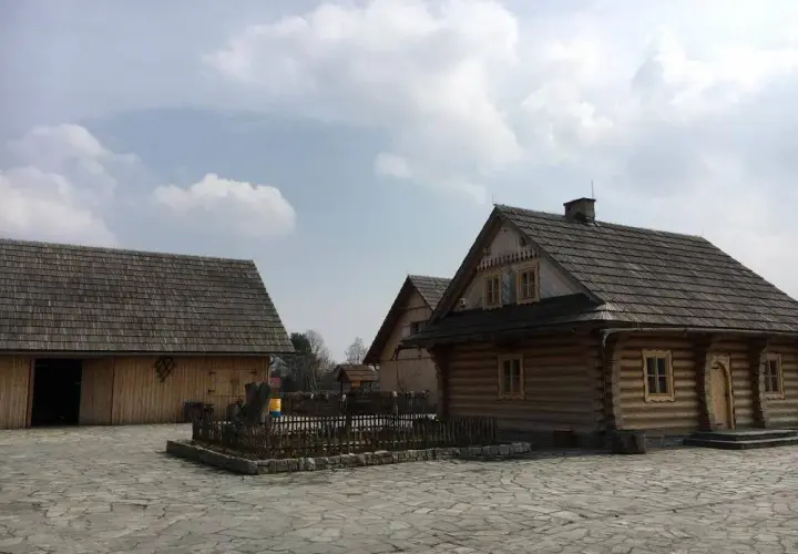 Skansen Ochaby – odkryj unikalne tradycje i atrakcje w sercu wsi