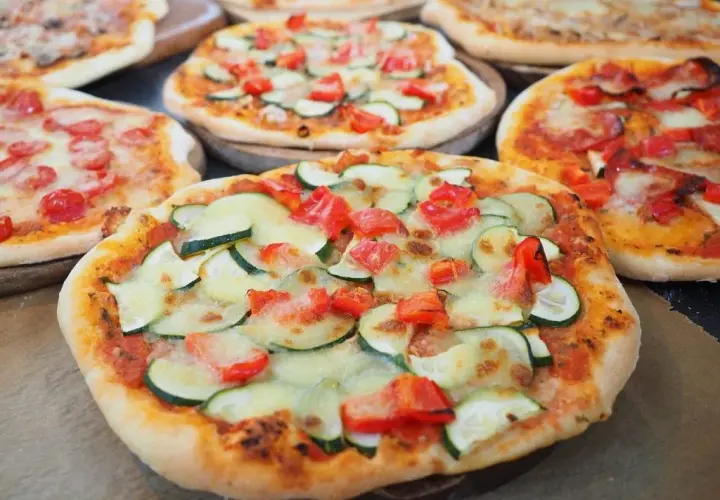 Jak zrobić szybko pizzę: prosty przepis na pyszną kolację w 15 minut
