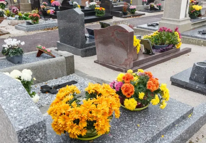 Jakie są opłaty za przedłużenie miejsca na cmentarzu parafialnym?