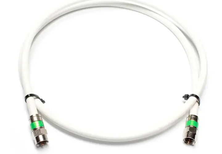 Kabel antenowy z końcówkami: jak wybrać najlepszy do TV?