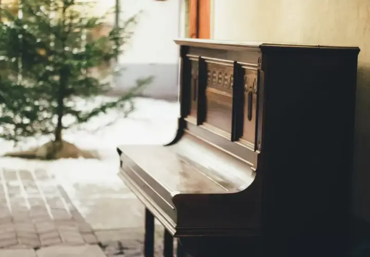 Pianino jaki to instrument - poznaj jego unikalne cechy i historię
