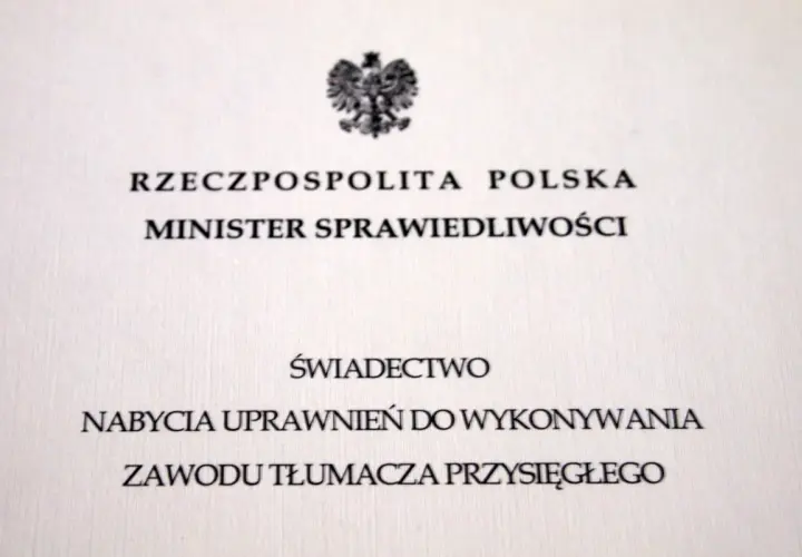Jak zostać tłumaczem przysięgłym: Przejdź przez potrzebne studia i kroki stania się profesjonalistą