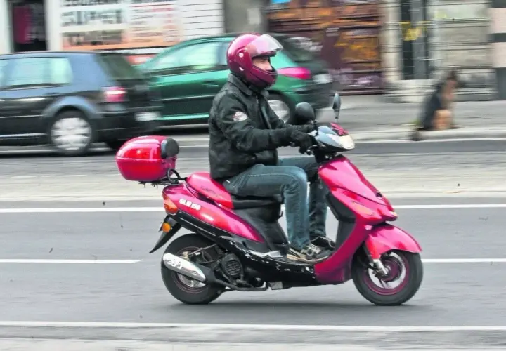 Czy karta rowerowa uprawnia do jazdy motorowerem: Poznaj fakty i wymogi
