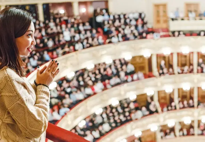 Jak się ubrać na koncert orkiestry symfonicznej, aby nie popełnić błędu