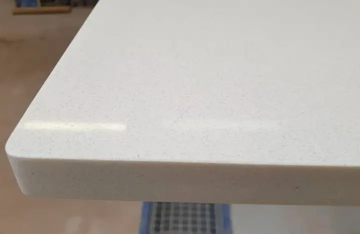 Bianco Carrara Konglomerat: Elegancki i Trwały Materiał na Parapet