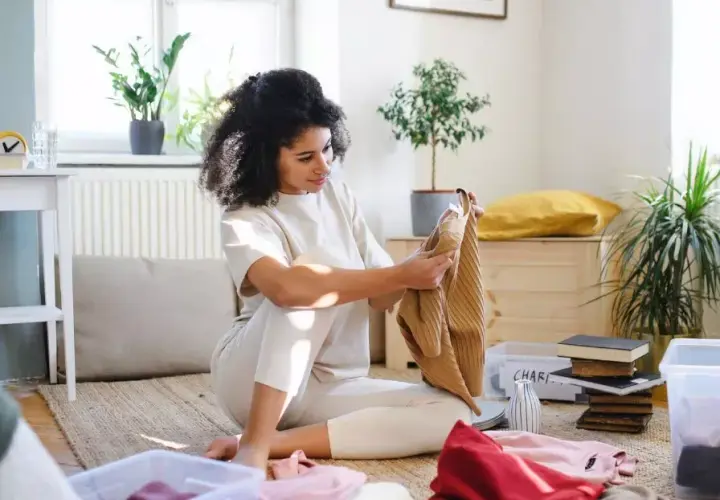 Co zrobić ze starymi ubraniami? Sprawdzone sposoby na recykling tekstyliów