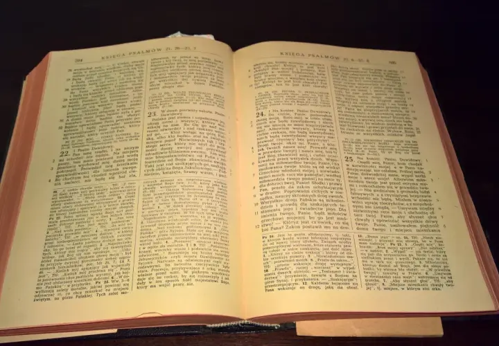 Czy Stary Testament obowiązuje katolików? Co warto wiedzieć o jego znaczeniu