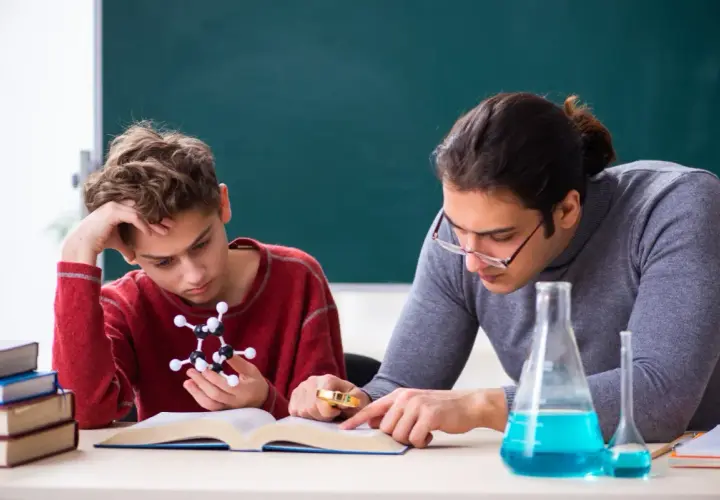 Ile kosztują korepetycje z chemii? Sprawdź ceny i uniknij przepłacania!