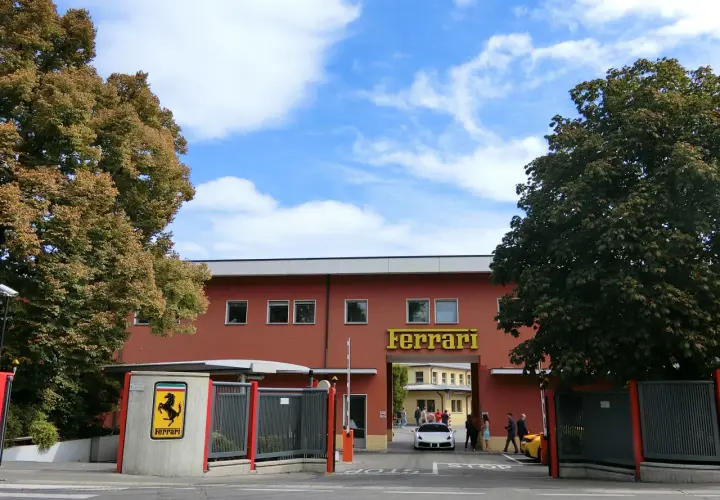Scuderia Ferrari - co to znaczy i dlaczego jest tak ważna w F1?