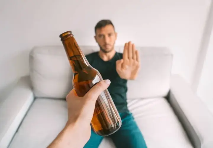 Detoks alkoholowy ma sens? Poznaj jego skutki i ograniczenia w leczeniu