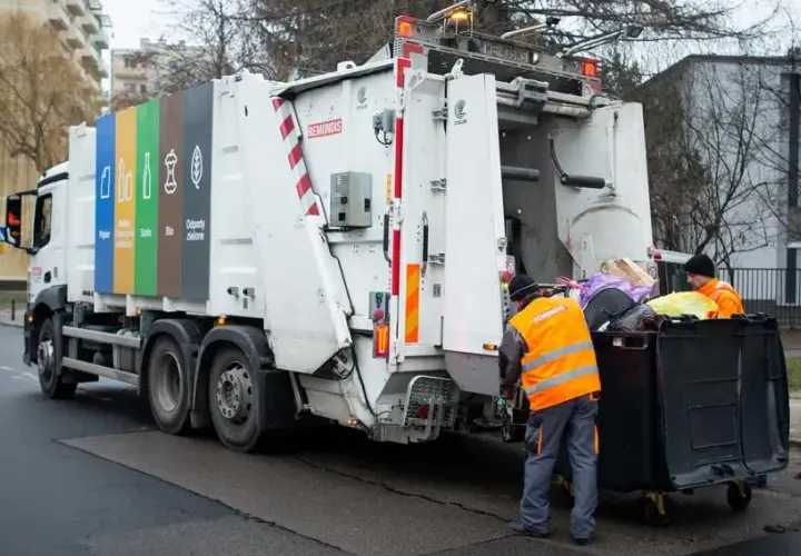 Ile kosztują śmieci w Warszawie? Nowe stawki i zniżki dla mieszkańców