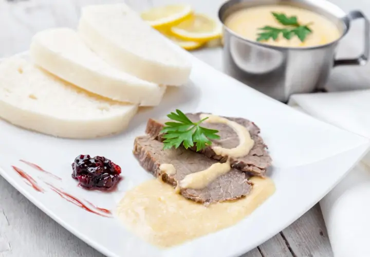 Jak zrobić sos do schabu pieczonego: 5 przepisów krok po kroku