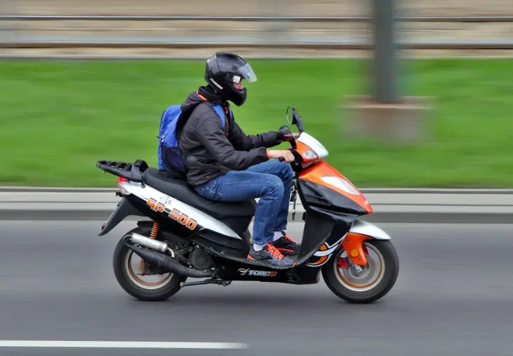 Czy można jeździć motorowerem na dowód? Sprawdź, co musisz wiedzieć