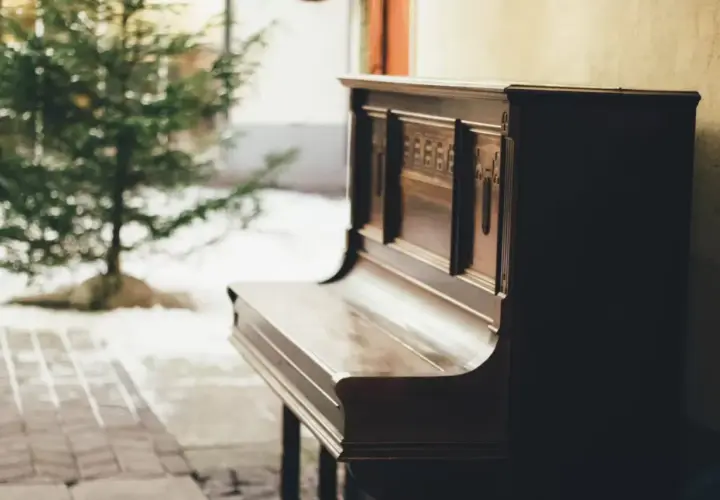 Czym się różni pianino od fortepianu? Kluczowe różnice i fakty