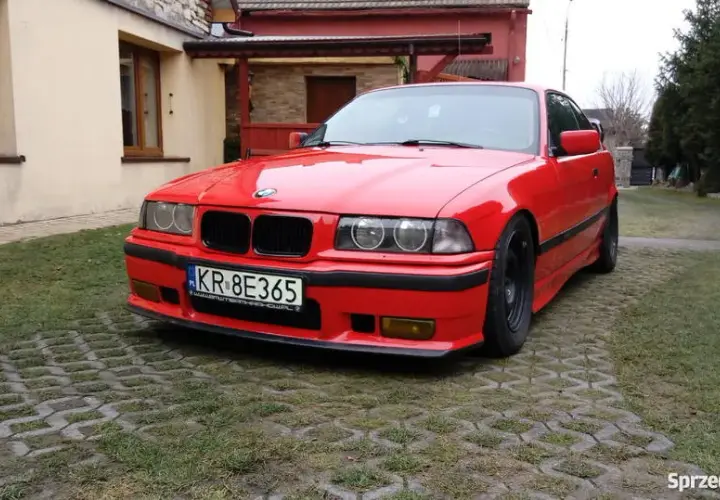 BMW E36 M-Pakiet – czy warto zainwestować w ten klasyczny model?