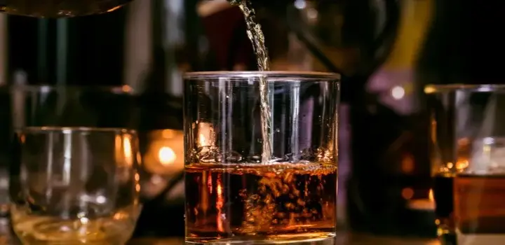 Ile gram alkoholu w kieliszku wódki? Zaskakujące fakty o alkoholu