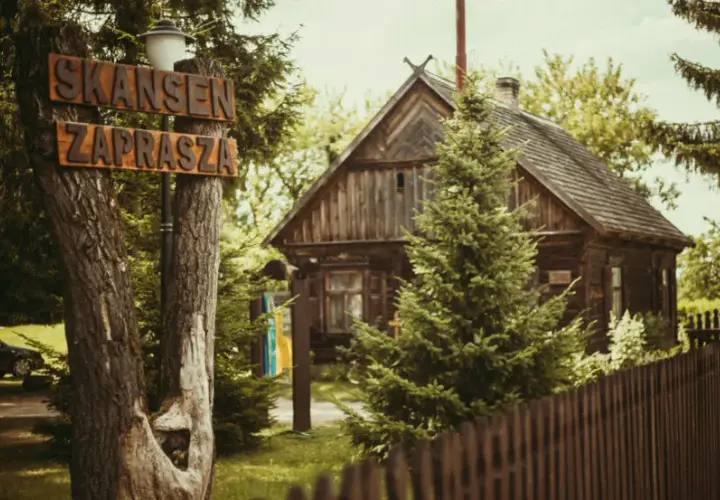 Skansen w Nowogrodzie – odkryj fascynującą historię i kulturę Kurpiowską