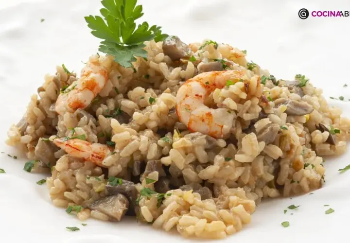 Arroz con setas y gambas congeladas: receta rápida y deliciosa