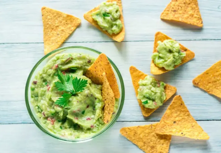 Cómo se hace el guacamole para nachos que sorprenderá a todos