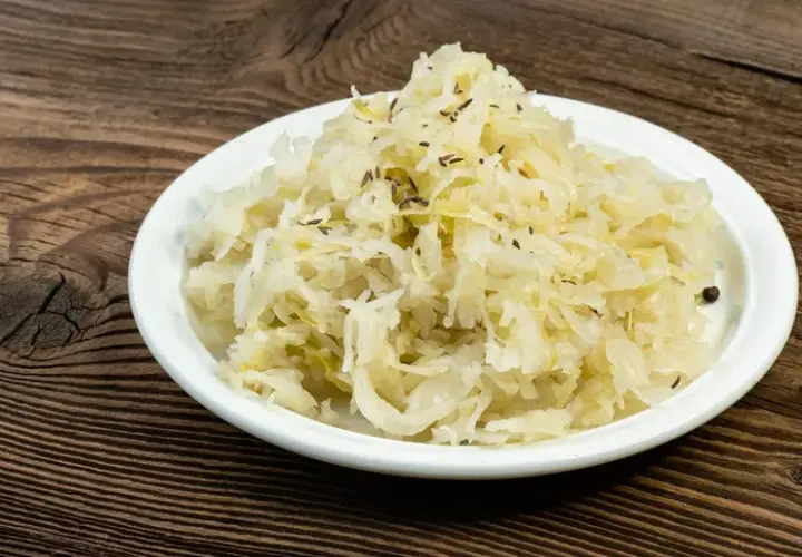 Miękka kapusta kiszona co zrobić? Skuteczne sposoby na poprawę smaku