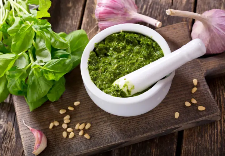 Jak zrobić dobre pesto – sekrety idealnego przepisu krok po kroku