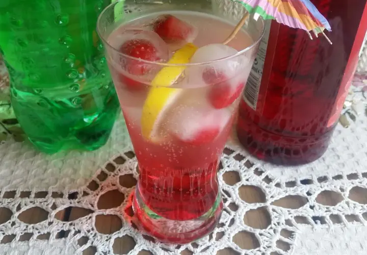 Najlepsze drinki z grenadiną i sprite, które zaskoczą Twoich gości