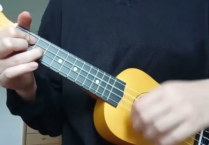 Jak łatwo zagrać na ukulele Hakuna Matata - prosty sposób dla każdego