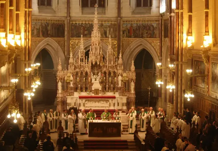 Czym jest msza gregoriańska? Definicja, historia i znaczenie w liturgii