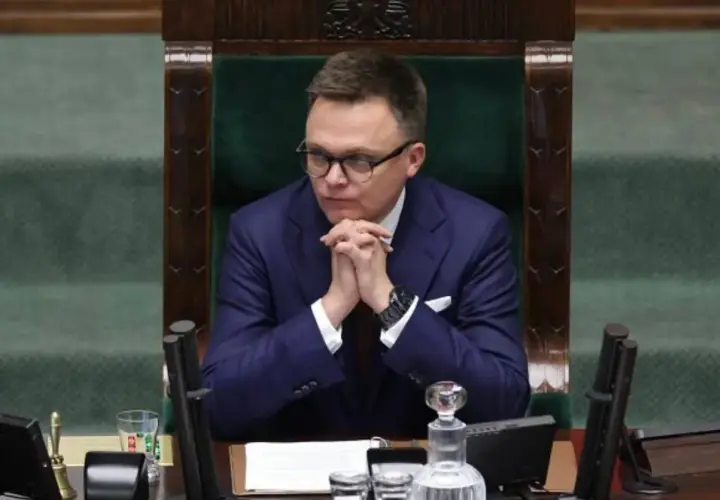Czy Szymon Hołownia był księdzem? Prawda o jego drodze duchowej