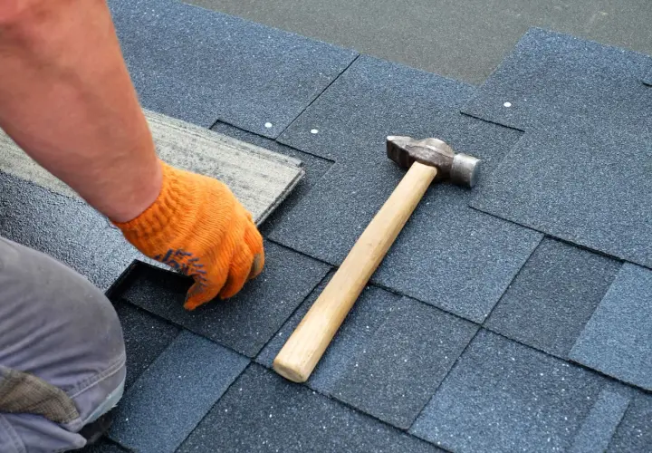 Czym uszczelnić dach? Skuteczne materiały i metody na przecieki