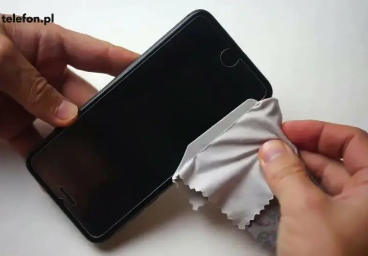 Jak bezpiecznie zdjąć szkło hartowane z aparatu iPhone bez uszkodzeń