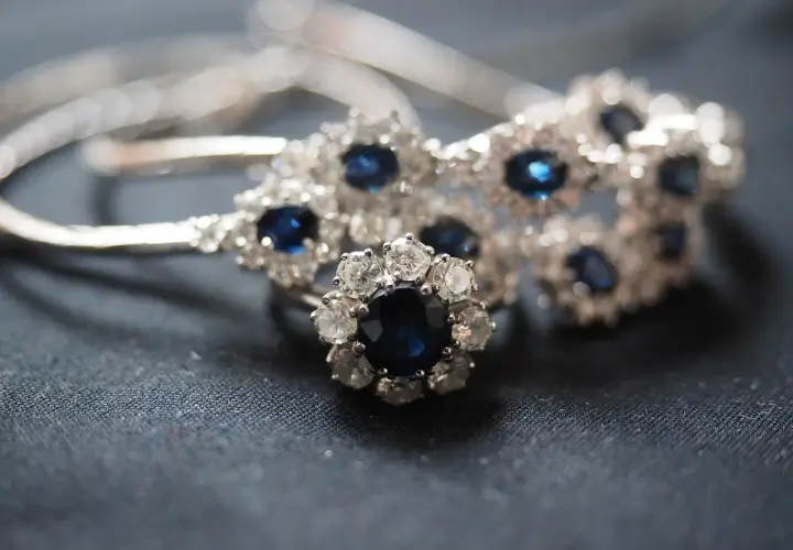 Jak sprawdzić czy biżuteria jest srebrna? Proste metody weryfikacji