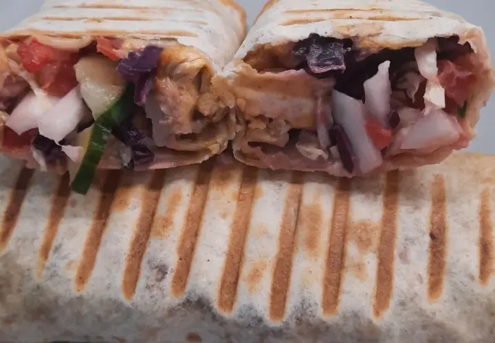 Jak zawijać kebab w tortilli, by uniknąć rozczarowania smakiem