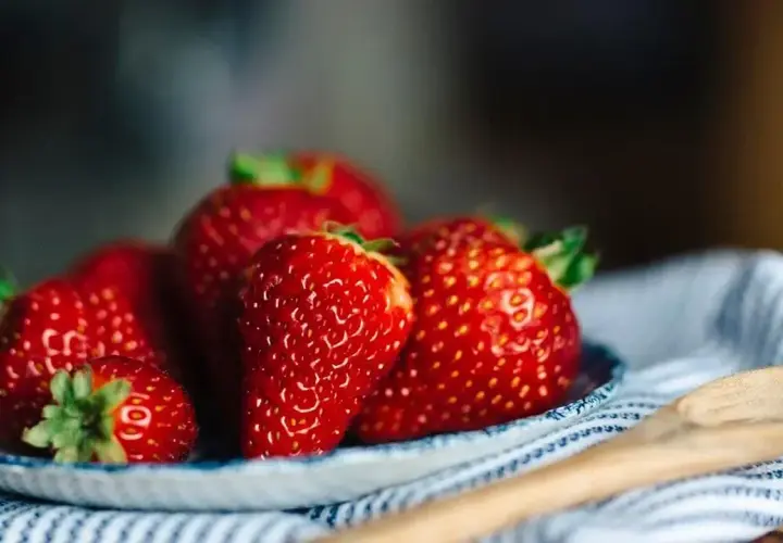 Co oznacza sen o truskawkach? Odkryj jego tajemnice i znaczenie