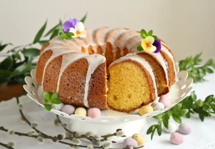 Babka z 6 żółtek: Jak zrobić wyjątkowo miękkie ciasto?