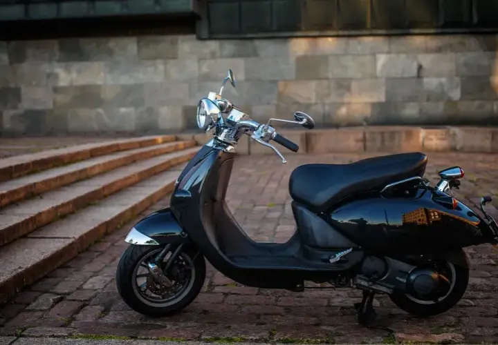 Czy na motorower trzeba mieć prawo jazdy? Poznaj aktualne przepisy i wymogi