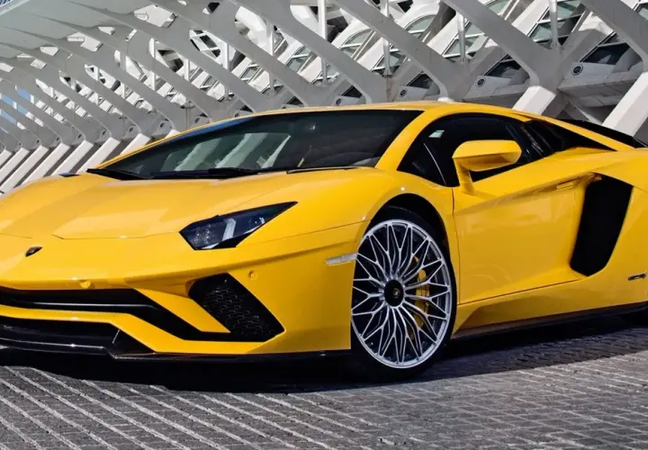 Ile koni ma Lamborghini Aventador? Odkryj moc i osiągi modeli