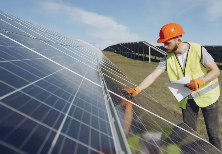 Zabezpieczenia PV przed pożarem Jak uchronić instalację