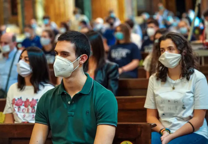 Co się dzieje podczas mszy? Kluczowe elementy i ich znaczenie